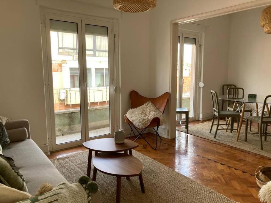 Apartamento Bem Localizado Para Familias & Amigos Lisbon Exterior photo