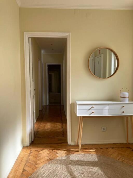 Apartamento Bem Localizado Para Familias & Amigos Lisbon Exterior photo