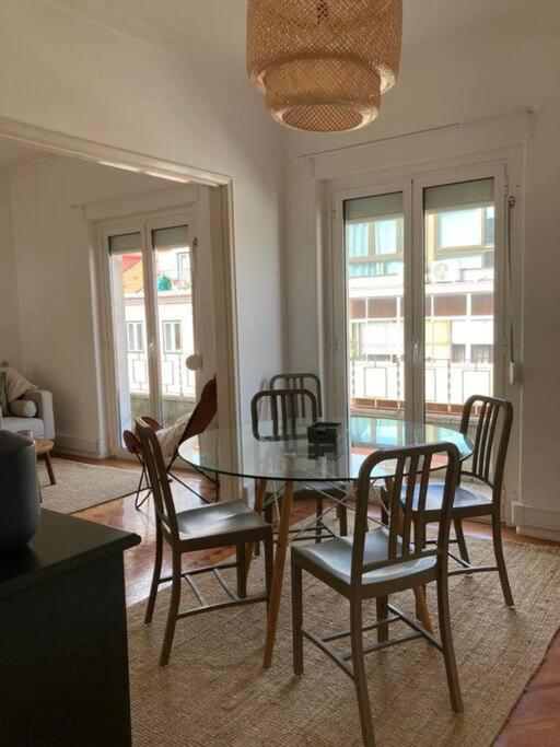 Apartamento Bem Localizado Para Familias & Amigos Lisbon Exterior photo