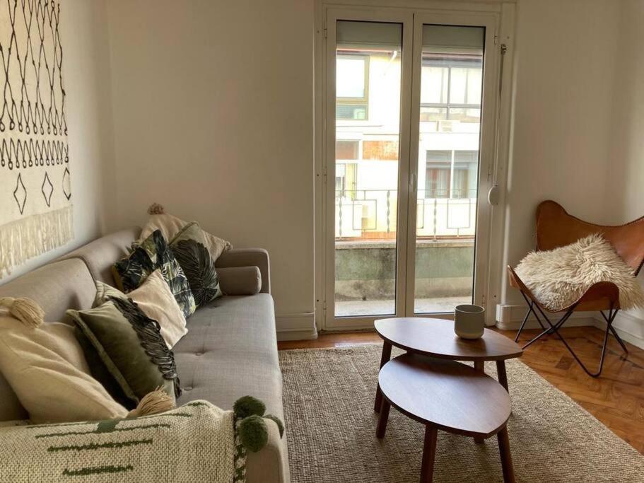 Apartamento Bem Localizado Para Familias & Amigos Lisbon Exterior photo