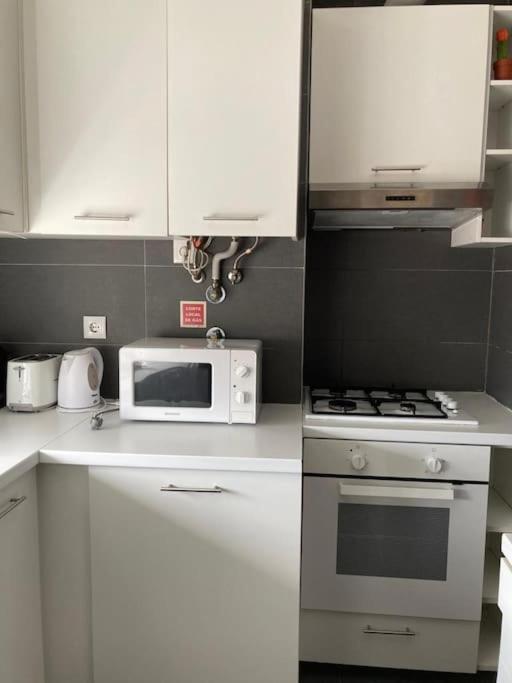 Apartamento Bem Localizado Para Familias & Amigos Lisbon Exterior photo