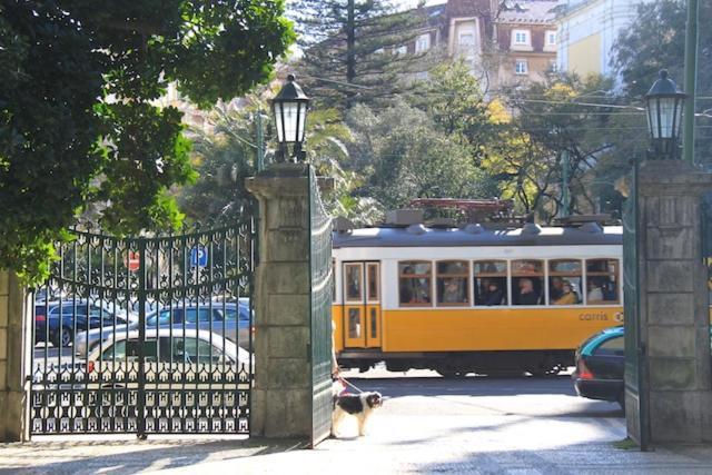 Apartamento Bem Localizado Para Familias & Amigos Lisbon Exterior photo